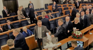Koledzy i koleżanki z Senatu uratowali Stanisława Koguta (PiS) przed aresztem / Fot. Youtube