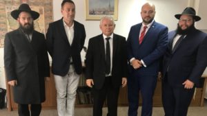 Jarosław Kaczyński, rabin Chabad Lubawicz i m.in. Jonny Daniels / Fot. Twitter