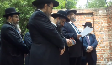 rabini odmawiają Kadisz na Cmentarzu Żydowskim w Warszawie/ fot. youtube