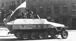 transporter "Szary Wilk" zdobyty przez powstańców 14 sierpnia/ fot. arch.