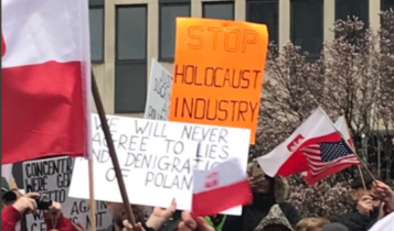 protest Polonii w Nowym Jorku/ fot. twitter Molly Crabapple