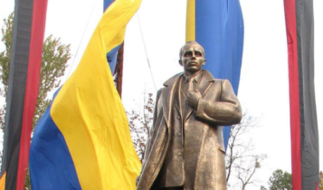 pomnik Bandery we Lwowie/ fot. Wikipedia