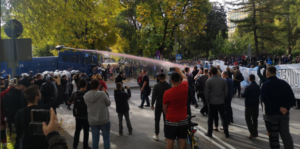 policja pacyfikuje przeciwników marszu LGBT w Lublinie/ fot. Twitter