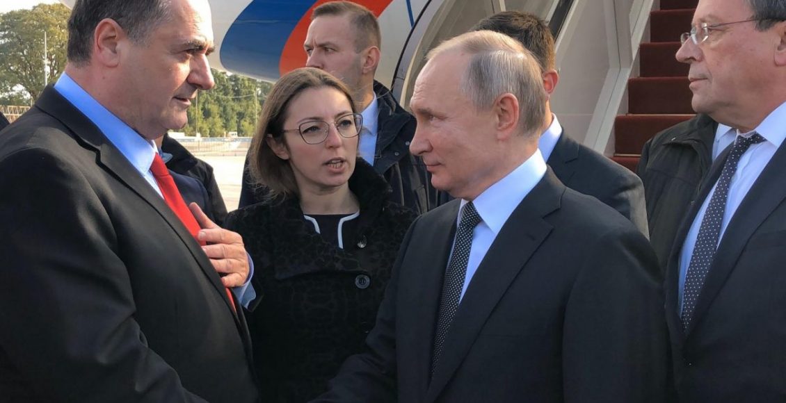 Katz wita Putina na lotnisku (23.01.2020)