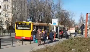 przystanek autobusowy w Warszawie/ fot. screen