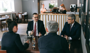 premier Mateusz Morawiecki w restauracji w Gliwicach/ fot. Twitter