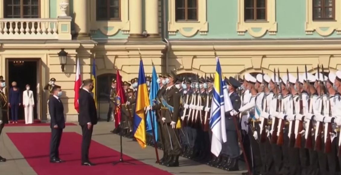 Andrzej Duda wykrzykuje banderowskie hasło