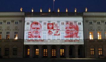 iluminacja na fasadzie Pałacu Prezydenckiego/ fot. Twitter/Kancelaria Prezydenta