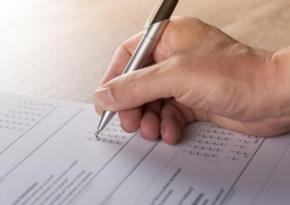 Wyniki sondażu pokazują, iż większość Ukraińców nie ma problemu z określeniem "na Ukrainie". Skończmy z upokarzającym kaleczeniem języka polskiego!