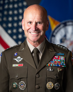 Generał Christopher G. Cavoli