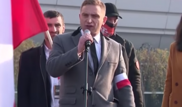 Robert Bąkiewicz przemawia na Marszu Niepodległości/ fot. screen