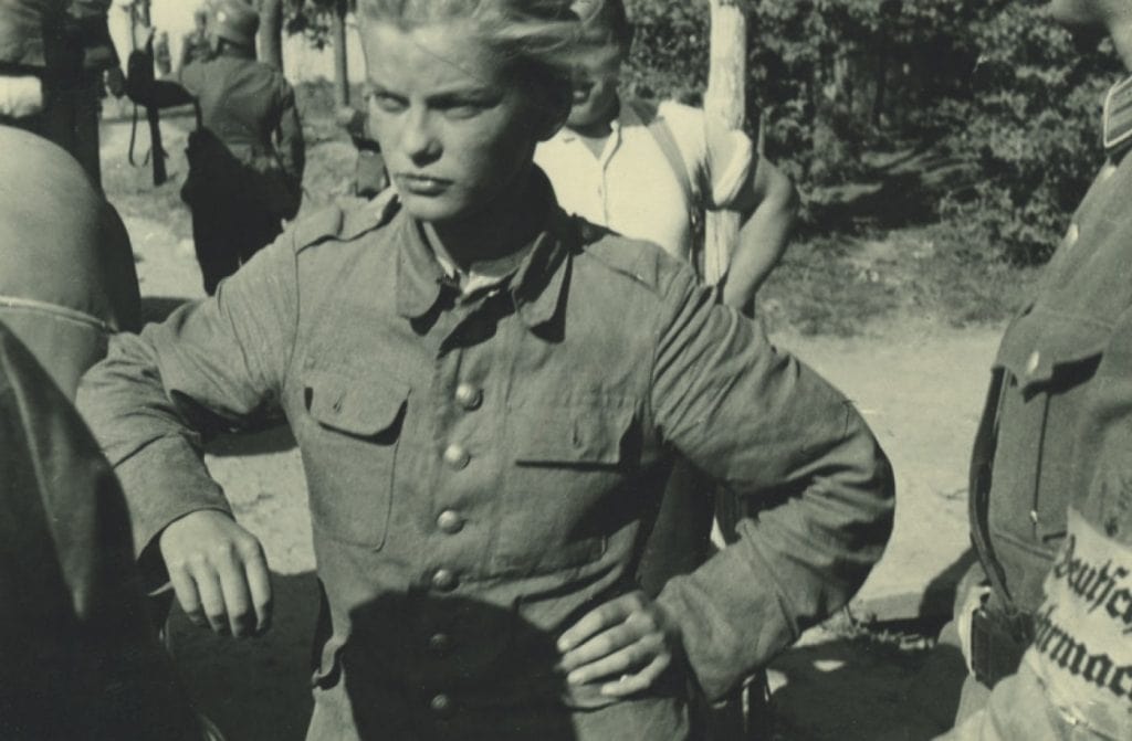 Zdjęcia Elżbiety Zahorskiej wykonane przez Niemców w chwili wzięcia jej do niewoli podczas wojny obronnej we wrześniu 1939 roku.