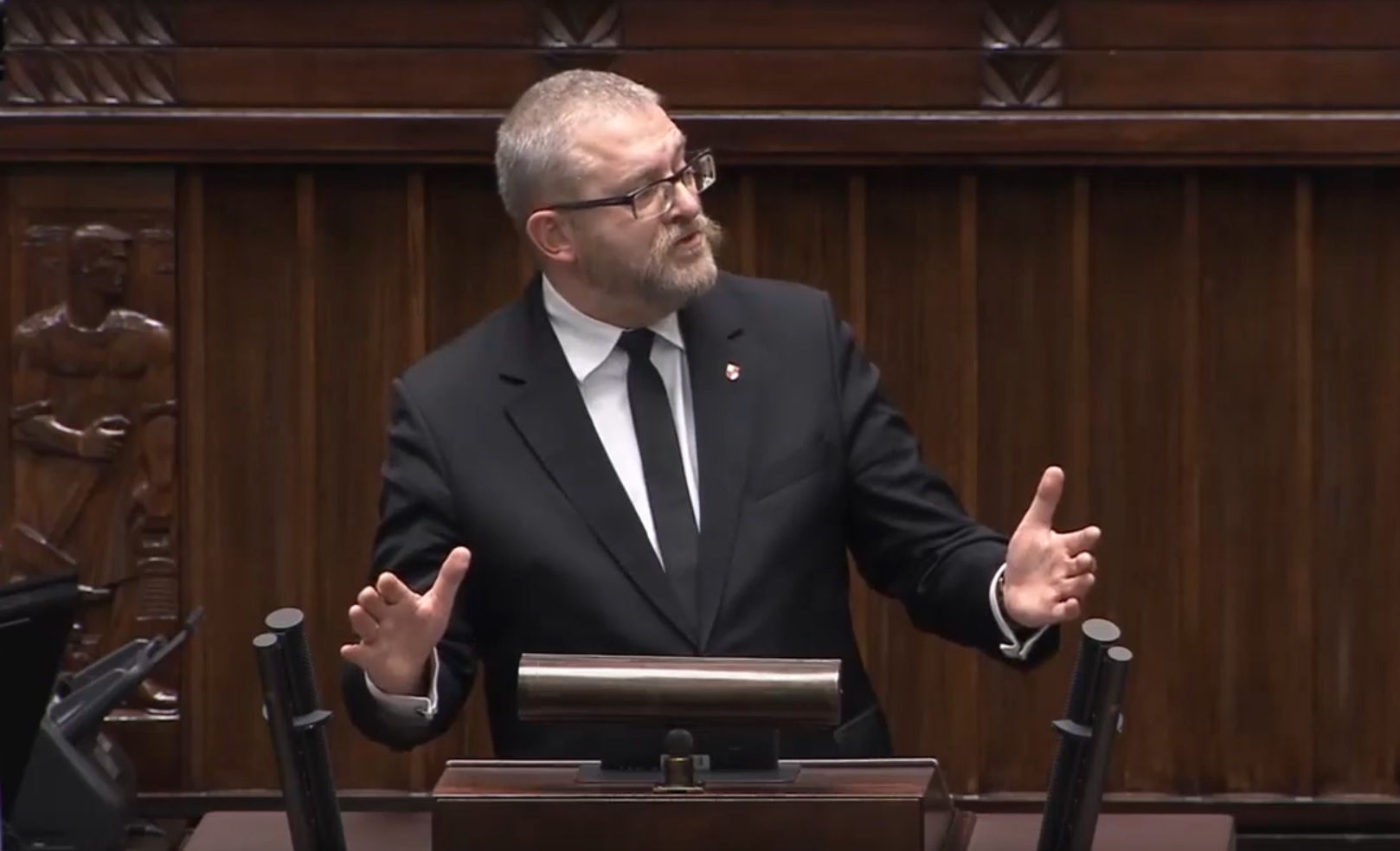 Grzegorz Braun w Sejmie o skoku przestępczości po masowym osiedleniu