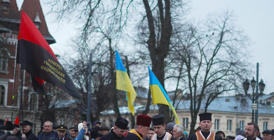 Kadr z nagrań z uroczystości pod pomnikiem Stepana Bandery we Lwowie 1 stycznia 2024 r.