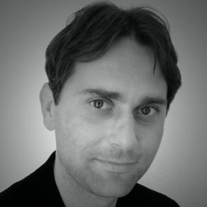 Grzegorz Rossoliński-Liebe. Polsko-niemiecki historyk, związany z berlińskim Friedrich-Meinecke-Institut. Studiował na Europejskim Uniwersytecie Viadrina we Frankfurcie nad Odrą, był stypendystą Fundacji im. Friedricha Eberta. W roku 2012 na Uniwersytecie w Hamburgu obronił doktorat, poświęcony postaci Stepana Bandery. Autor licznych publikacji dotyczących kwestii faszyzmu, nacjonalizmu i antysemityzmu.