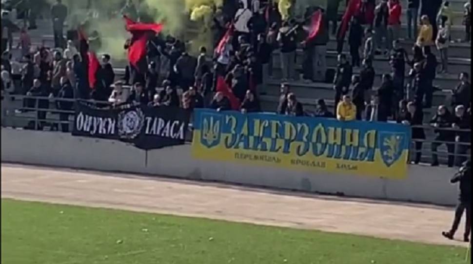 Na meczu rugby Polska-Ukraina we Lwowie, ukraińscy kibice nie tylko wymachiwali flagami OUN-UPA, ale też wywiesili rewizjonistyczny baner głoszący rzekomą ukraińskość Przemyśla i ziem południowo-wschodniej Polski, tzw. Zakerzonia.